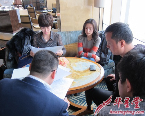 董潔VS蒂詩妮內(nèi)衣簽約現(xiàn)場